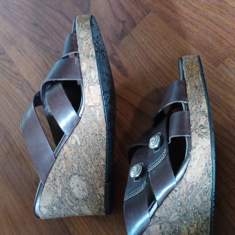 Brighton Derby Cork Wedge Rhinestone Strap Sandals 8M - Picture 7 of 7